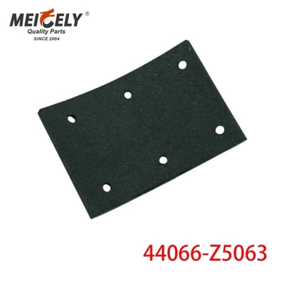 44066-Z5063 แผ่นเบรค 44066-Z5012 ส่วนเบรครถบรรทุกสําหรับ Nissan UD